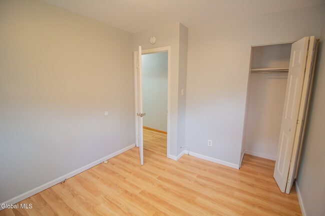 Building Photo - 3275 Maryvale Dr