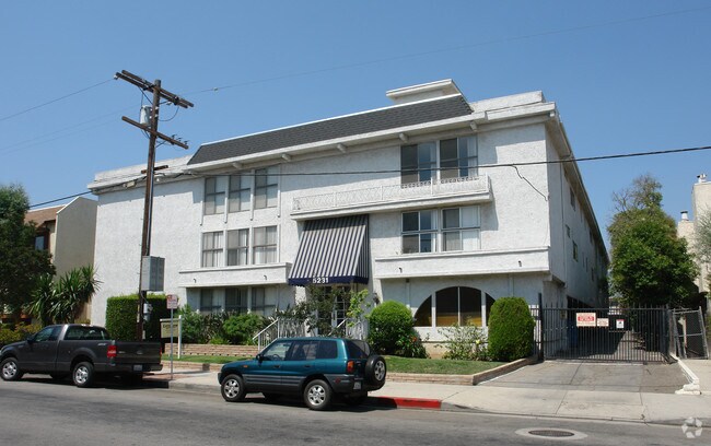 Primary Photo - 5231 Zelzah Ave