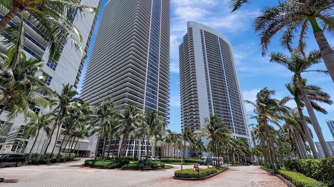 Building Photo - 1830 S Ocean Dr