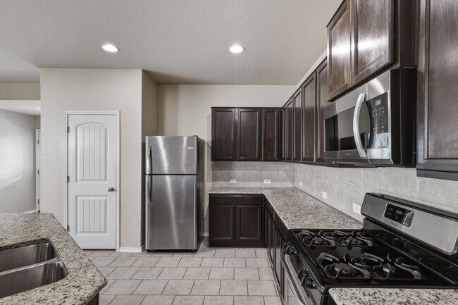 Building Photo - 8810 Double Oak