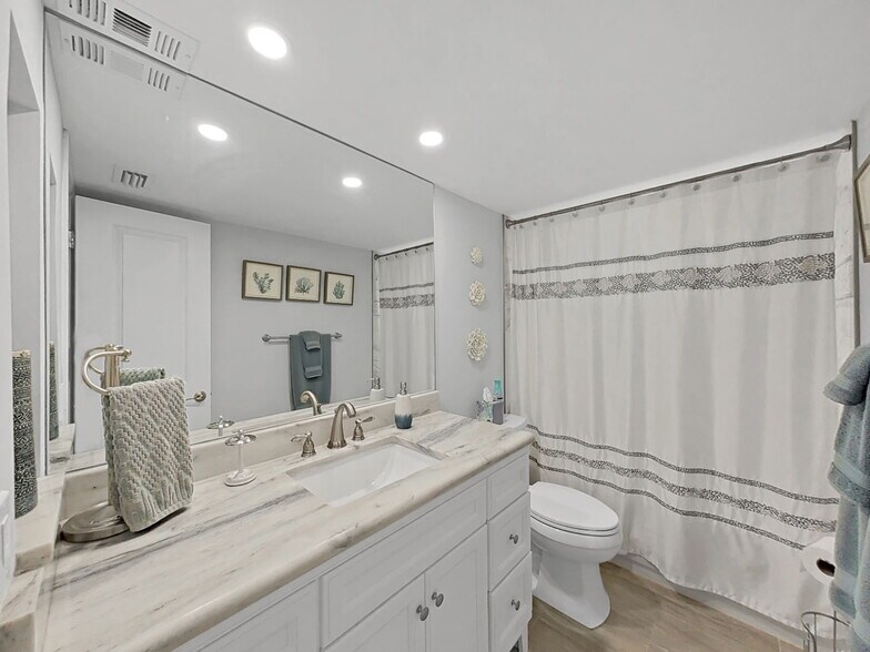 Building Photo - 2620 Cove Cay Dr
