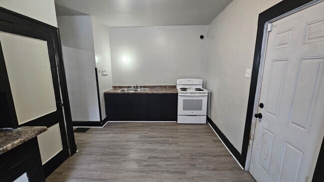 Building Photo - 52-56 Rowland