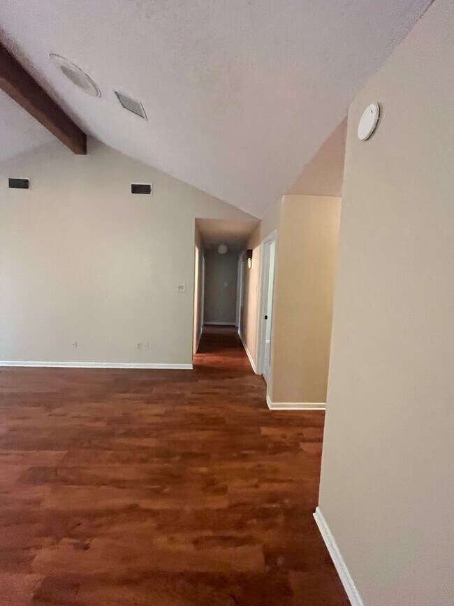 Building Photo - Great 3/2 House for Lease