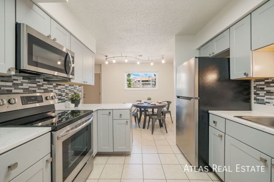 Building Photo - 6540 Delmonico Dr