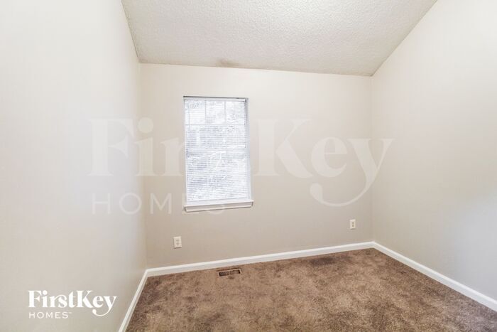 Building Photo - 1237 Regal Heights Dr