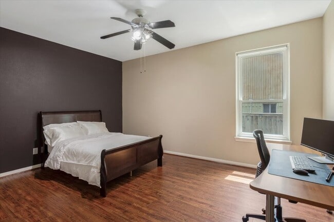 Building Photo - 5343 Oak Cove Dr
