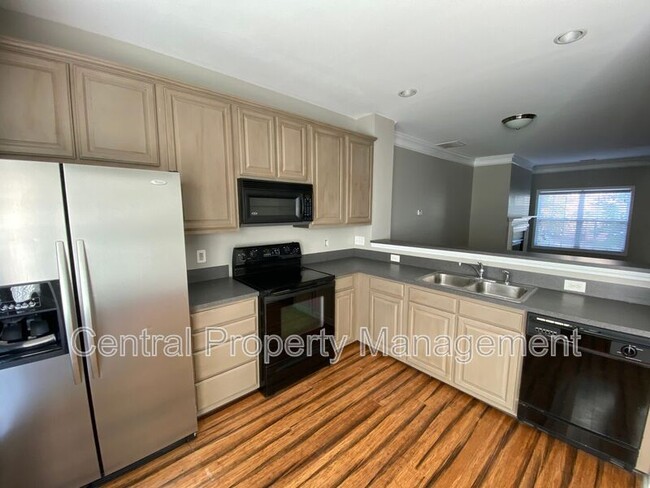 Building Photo - 17 Annacey Pl
