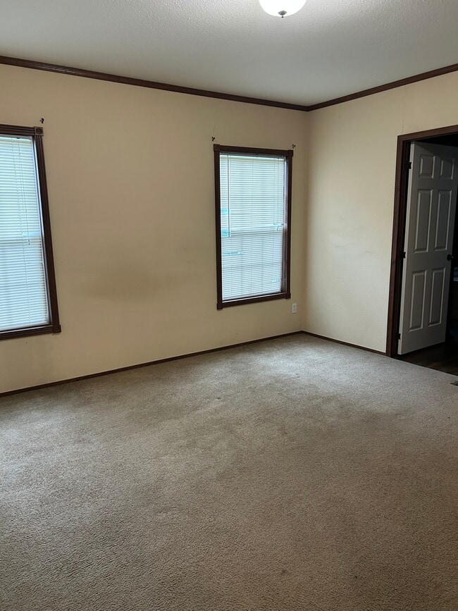 Building Photo - 1349 N Juanita Rd