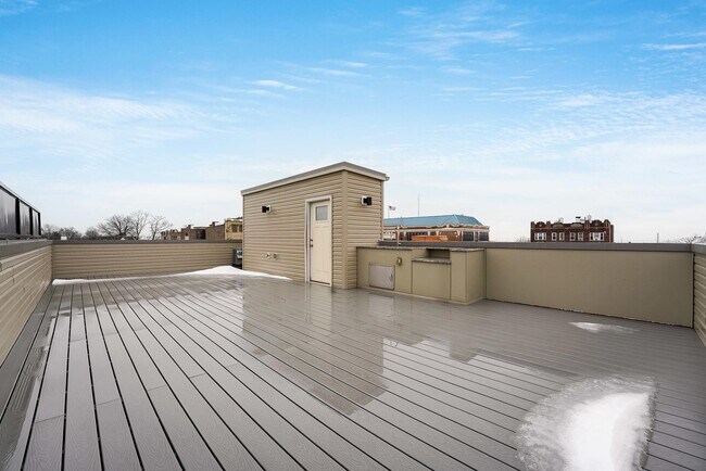 Building Photo - 290 Griffith St