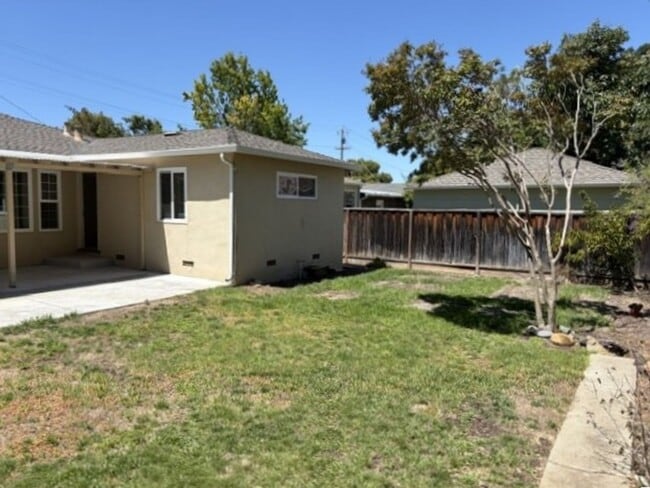 Building Photo - 430 S Bayview Ave