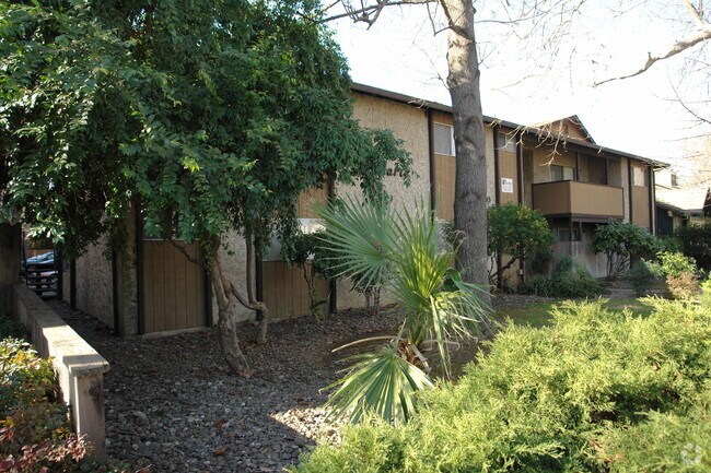 Building Photo - 1245 Esplanade Rd