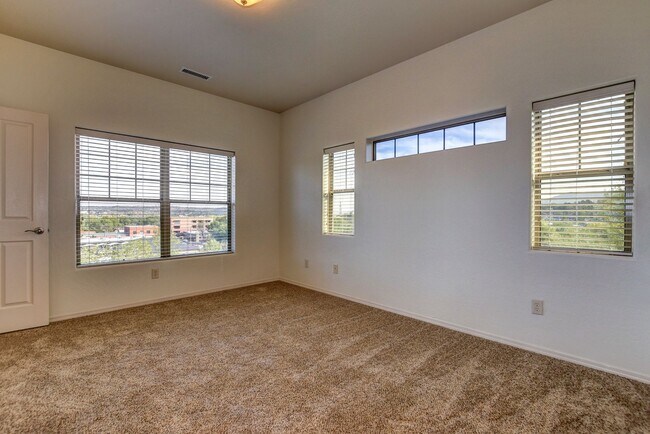 Building Photo - 221 Spring St