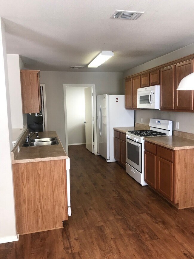 Building Photo - GREAT HOME! GREAT LOCATION