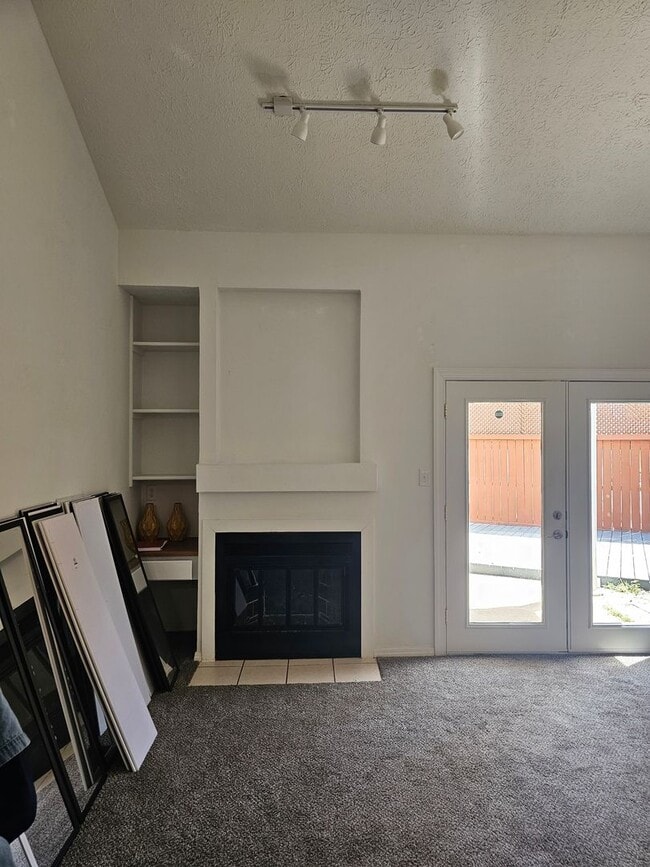 Building Photo - For rent! 2 bedroom 1 bath