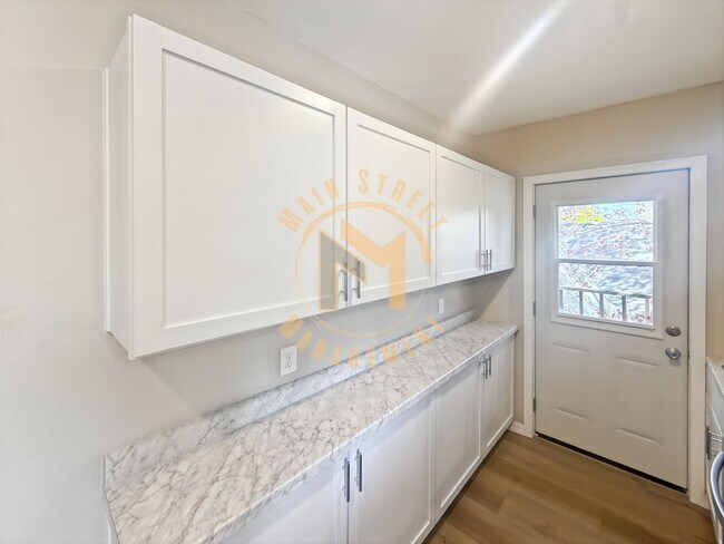 Building Photo - 527 S Ashland Ave