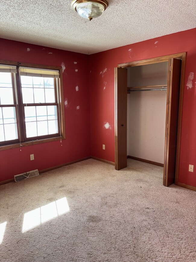 Building Photo - 308 W Elm St