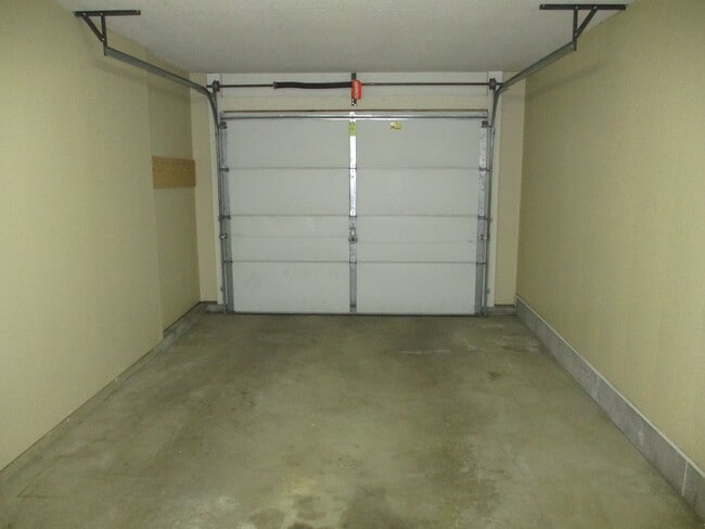 Building Photo - New Listing!!! 2 Bedroom Townhouse in Albi...