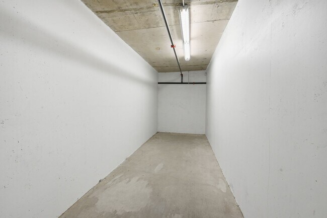 Building Photo - Beautifully upgraded 1 Bdrm, 1 Bath w/larg...