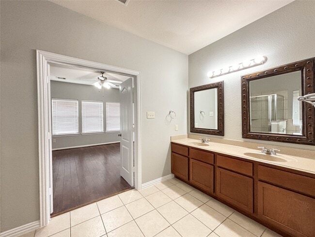 Building Photo - 1323 Maple Ace Dr