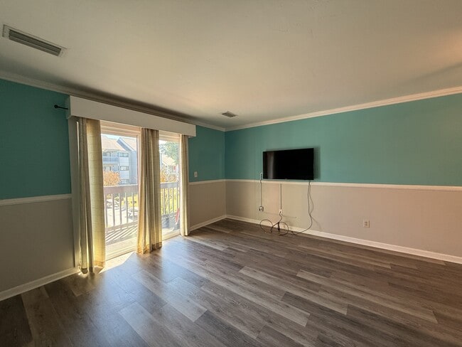 Building Photo - 7700 Porcher Dr