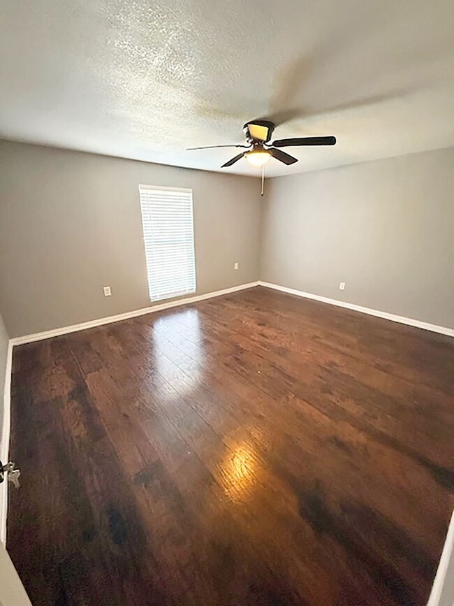 Building Photo - Nice 3 Bdrm 1 Bath Home in Gunter Texas