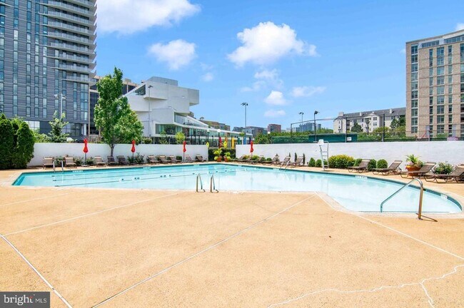 Building Photo - 1530 Key Blvd