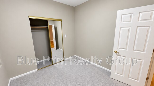 Building Photo - 4712 S St Lawrence Ave