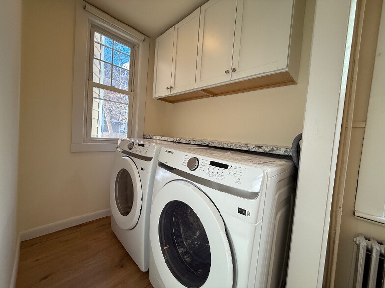 Building Photo - 8 Hastings St