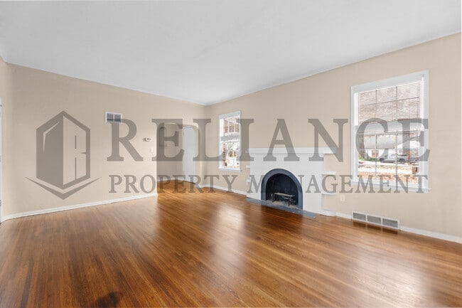 Building Photo - 2318 E Mesita St