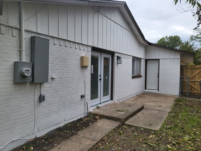 Building Photo - 1213 Carroll Dr