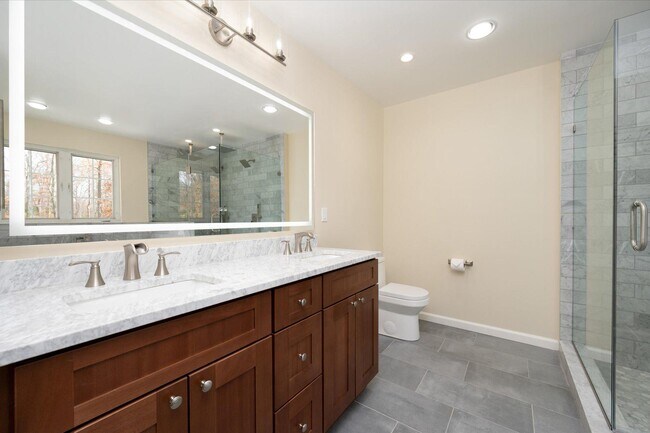 Building Photo - 2942 S Haven Dr