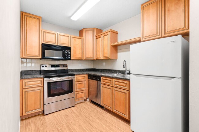 Building Photo - 2 Bed 1.5 Bath Condo
