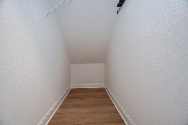 Building Photo - 18 Hadlock Pl