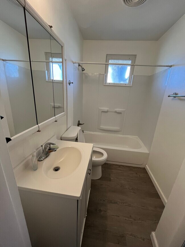 Building Photo - 89 E Hocking St