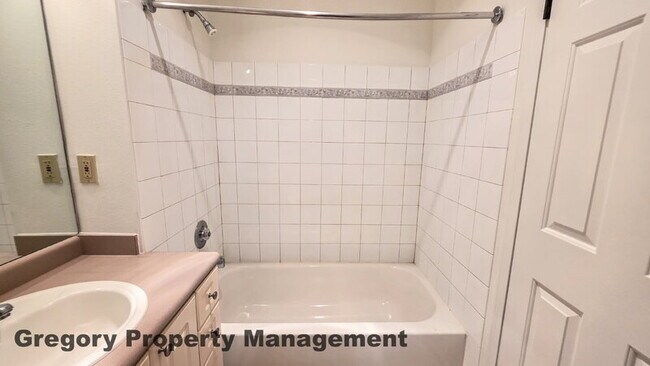 Building Photo - 16125 Juanita Woodinville Way NE