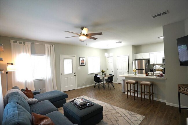 Building Photo - 1700 Constantino Cir