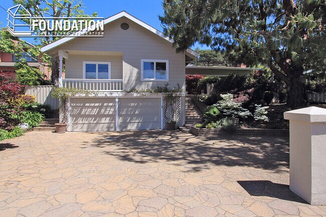 Building Photo - 133 Tiburon Blvd