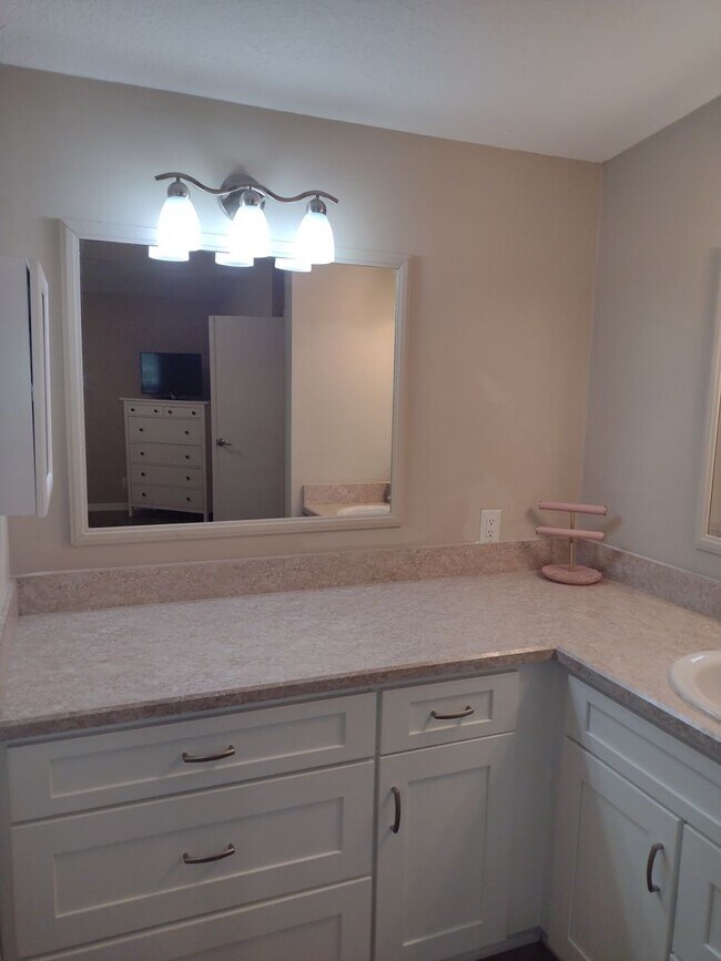 Building Photo - Remodeled Home in the Villages-Move in Ready
