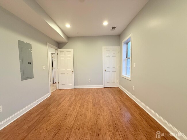 Building Photo - 664 Amboy Ave