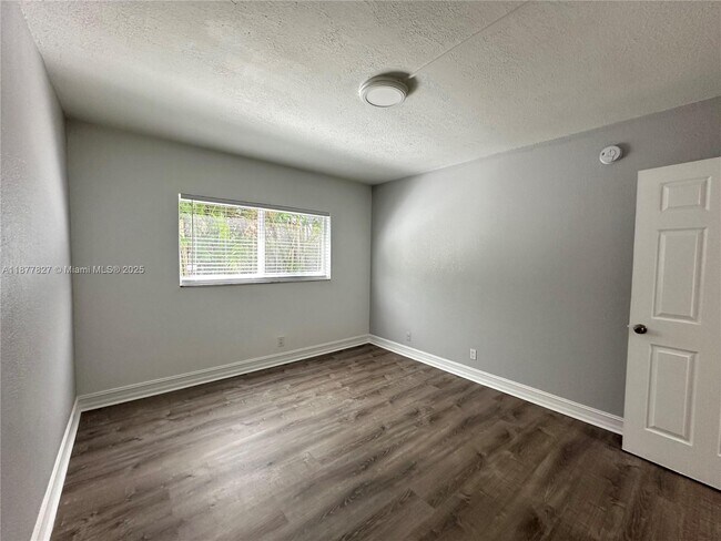 Building Photo - 1400 NE 56th St