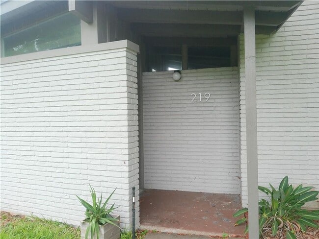 Building Photo - 219 Purl Pl