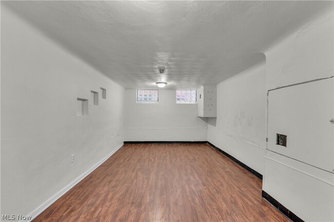 Building Photo - 21206 Hillgrove Ave