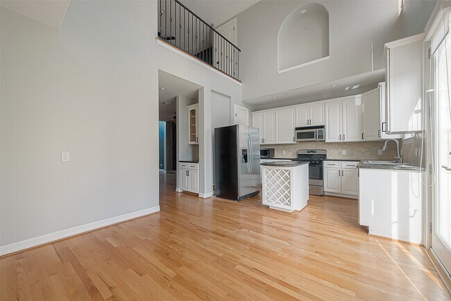 Building Photo - 2721 Austin St