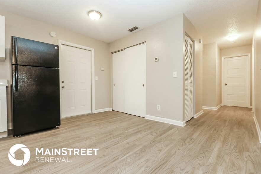 Building Photo - 672 28th Ave S