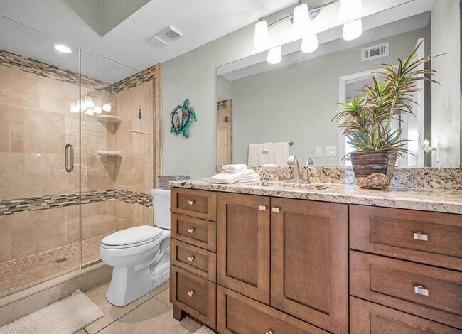 Building Photo - 5901 Bahia Del Mar Cir N