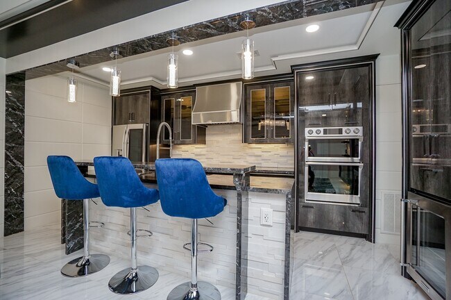 Building Photo - 5711 Sugar Hill Dr