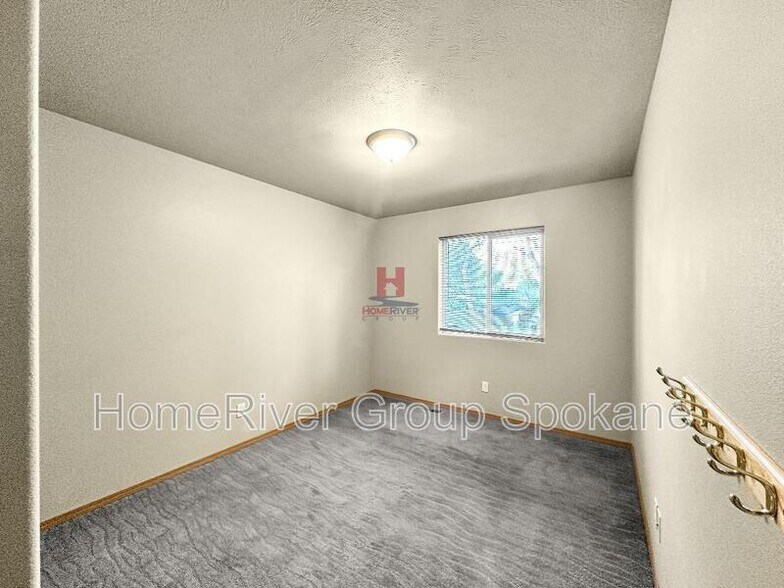 Building Photo - 2716 N Fox Rd