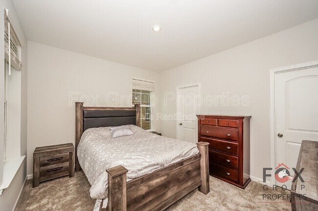 Building Photo - 7125 Brookview Ln