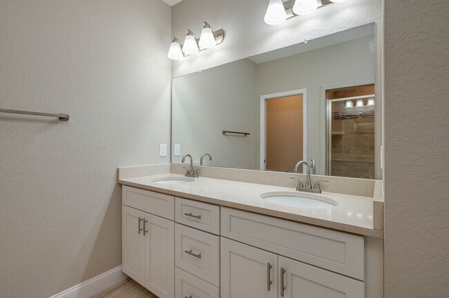 Building Photo - 1091 Oak Hammock