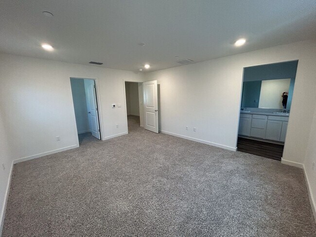Building Photo - BRAND NEW 3 Bedroom Home for Rent in Redding CA